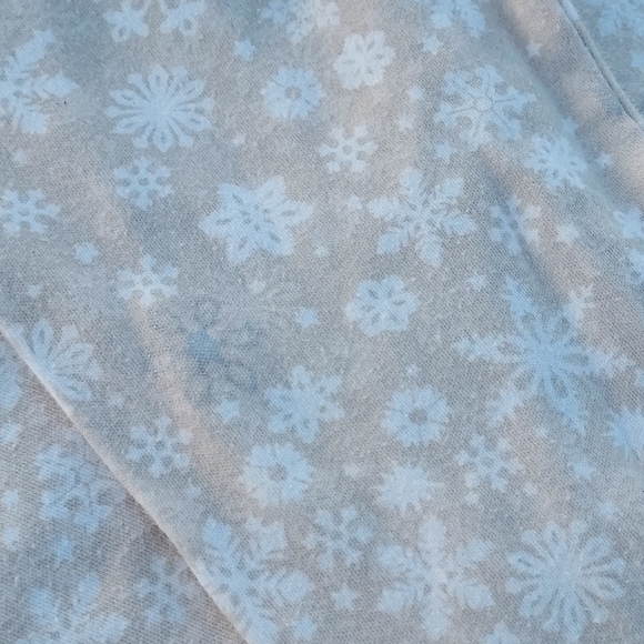 Croft and Barrow Women's Mockneck Snowflake Tee - Picture 4 of 4